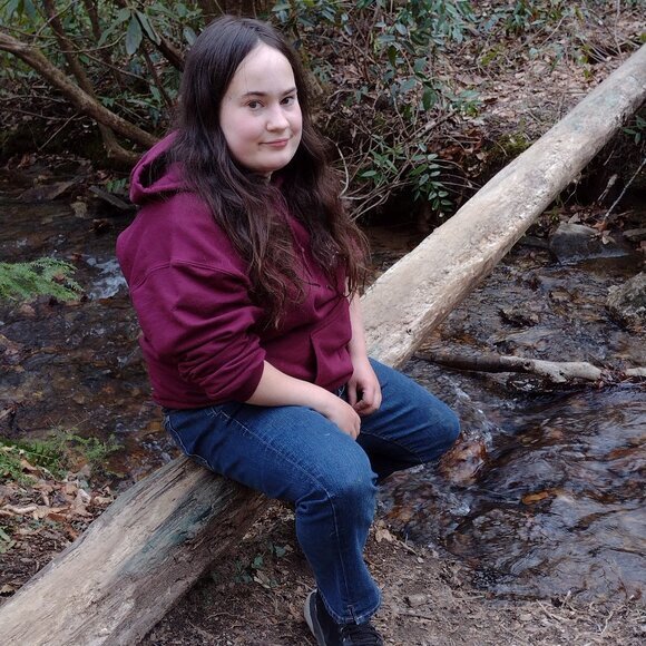 Meet your Posher, Jessica - Picture 1 of 2